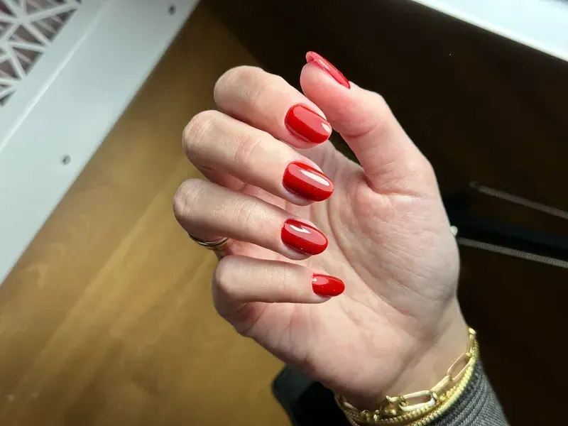 Oval nails in glossy red